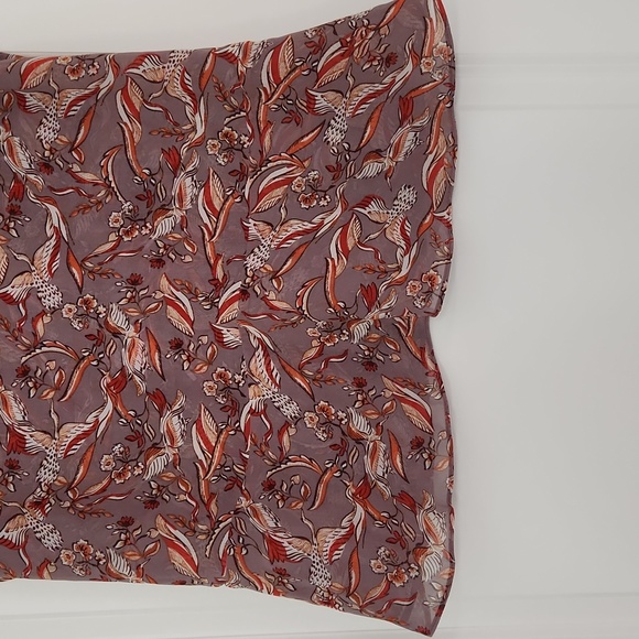 Beautiful Cabi sleeveless peplum top. Dusty lavender color with bird pattern. - Picture 3 of 6